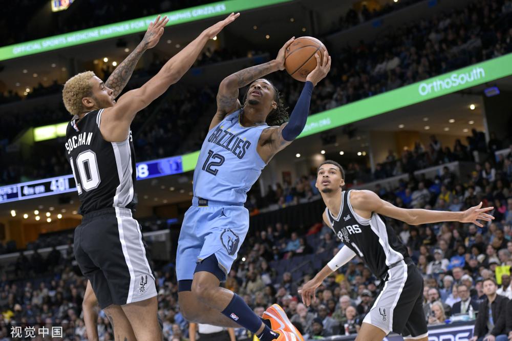 向观众挥手 向观众挥手